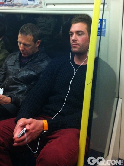 第二项关切是这些照片是否正在物化男性第二项关切是这些照片是否正在