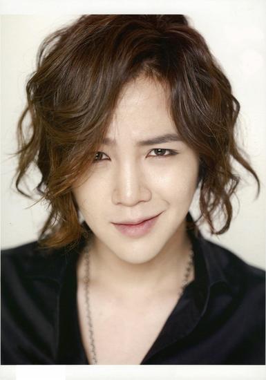 张根硕李准基[微博]则有望出演由韩国人气漫画改编的mbc水木剧《夜行