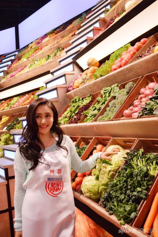 刘芸加盟星厨驾到化身甜心仙妻练厨艺