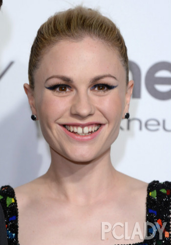 维多利亚的秘密超模lily aldridge在业内有"超模牙缝妹"的美称.