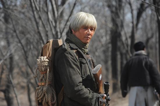 潘泰名负重四十多斤拍戏 曹苑饰进步学生秋草 聂