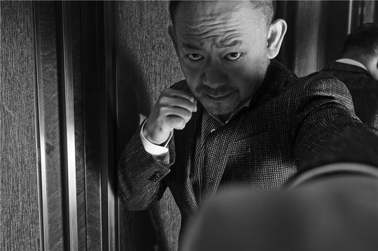 姜武逗趣写真:从心不惑的背后是童心不泯