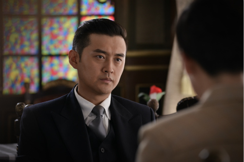 任柯诺挑战《铁核桃》角色大反差