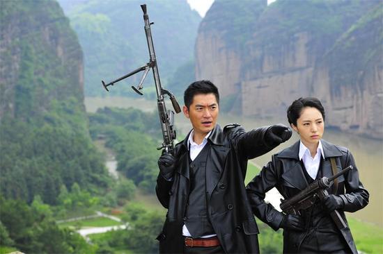 《我爷爷和奶奶》董璇朱泳腾秒变青蜂侠