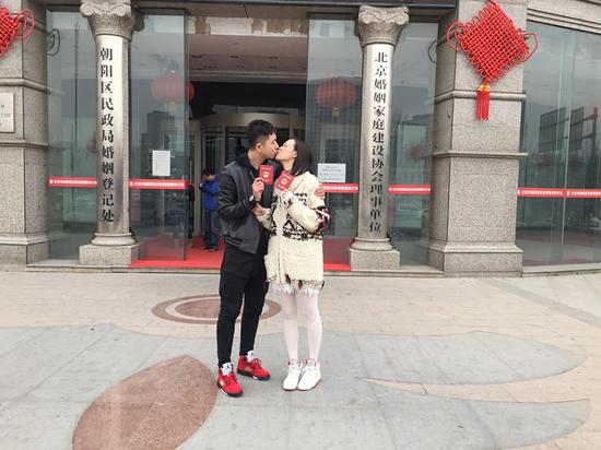 李艾与张徐宁一对新人甜蜜非常