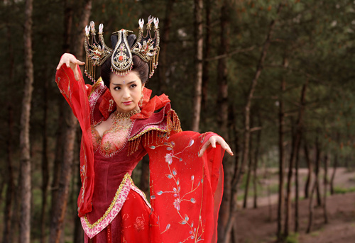 麦迪娜饰演玉磬