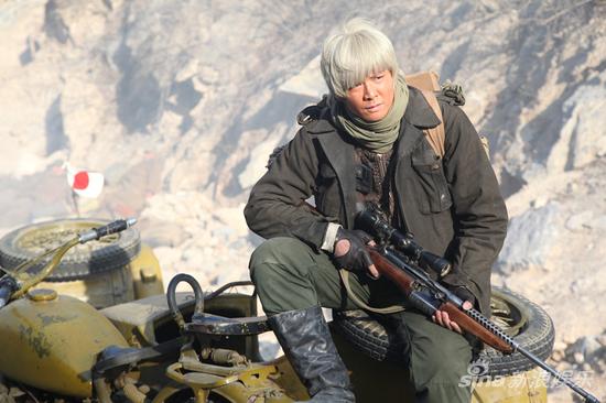 潘泰名饰演神枪手吕步