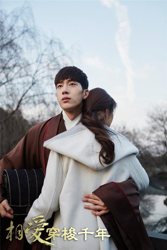 井柏然和郑爽相拥