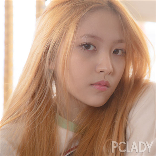 irene的浅金色长发