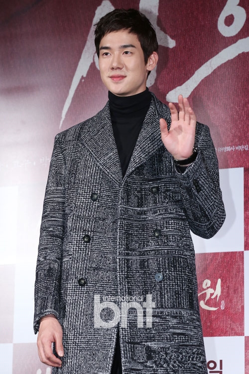 韩星柳演锡有望搭姜素拉演新剧