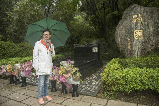 森进一与邓丽君两人曾是同门师兄妹