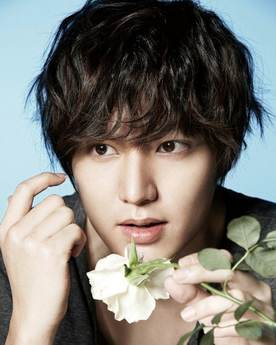 李敏镐转型轻熟男 多款刘海演绎不同气质|李敏镐|刘海|发型_新浪时尚