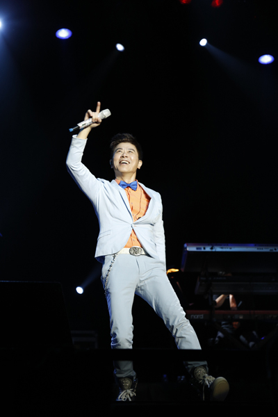 伍思凯洛杉矶演唱会落幕称像探亲一样