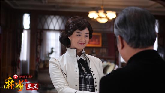 《麻雀春天》中蒋欣时尚造型