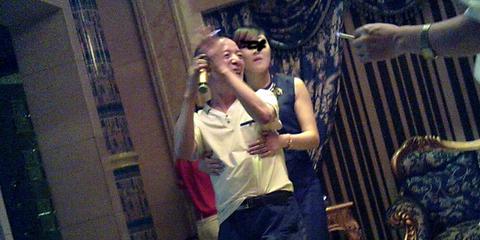官员被曝夜总会不雅照遭撤职