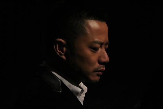 段奕宏参与清明活动重读抗战家书缅怀先烈