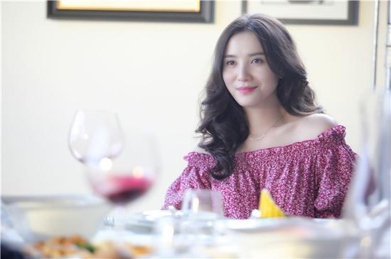 《嘿老头》热播 宋佳诠释"问题好女孩"