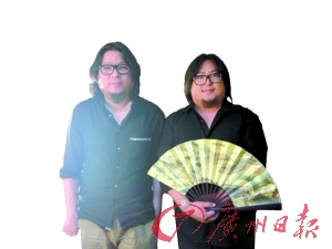 山寨版“高晓松”（右）与高晓松（左）合影