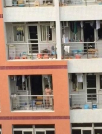 一周好图回顾:男子集体裸上身穿短裤扫墓