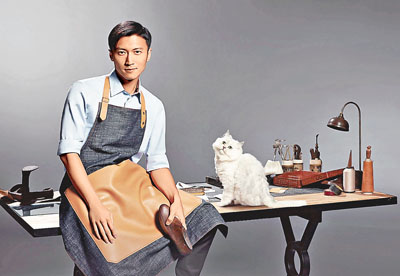 谢霆锋无惧哮喘病发作 驯猫咪当广告女主