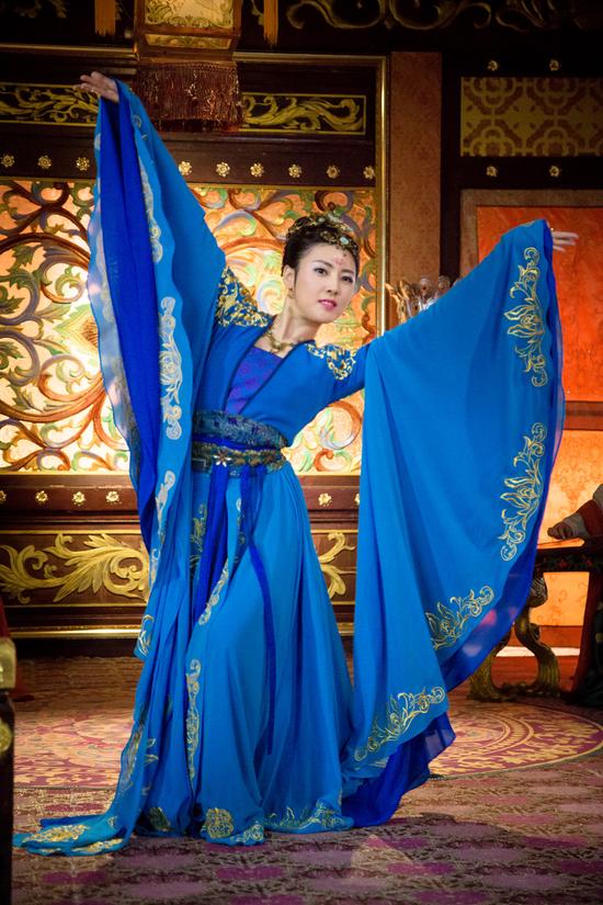 黎一萱少四蝶舞演绎绝美舞姿