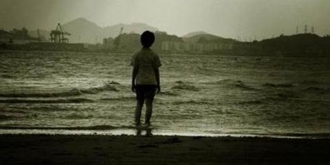 男教师实施猥亵近一年 诱骗多名小学女生“做游戏”