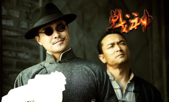 陈思诚饰演龙大谷,是百姓心中的"战神"