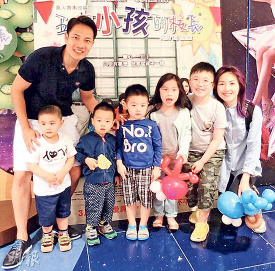 杨千嬅（右一）拍《五个小孩的校长》续集捧儿子丁进诺（左三）进娱乐圈做童星。