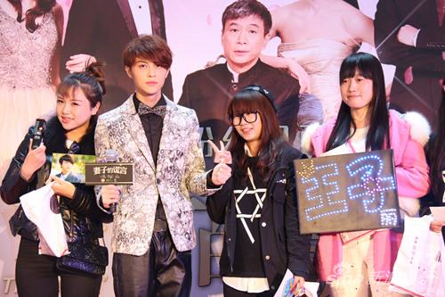 邱胜翊开内地见面会 曝爱情观现场展歌喉