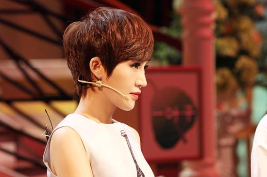 《为她而战》陆毅鲍蕾秀甜蜜 狂虐单身汪