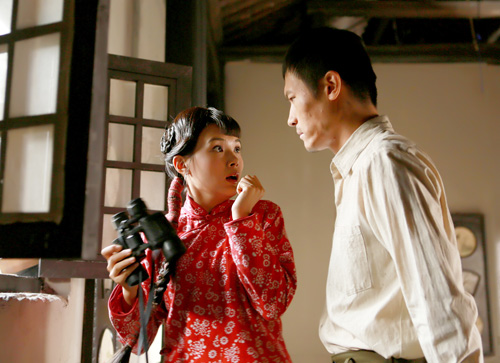 剧照王伟时装照新浪娱乐讯 由韦大军担任编剧并执导的电视剧《猜拳》