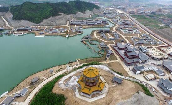 2015年4月15日，浙江东阳，从空中俯瞰东阳横店“圆明新园”。