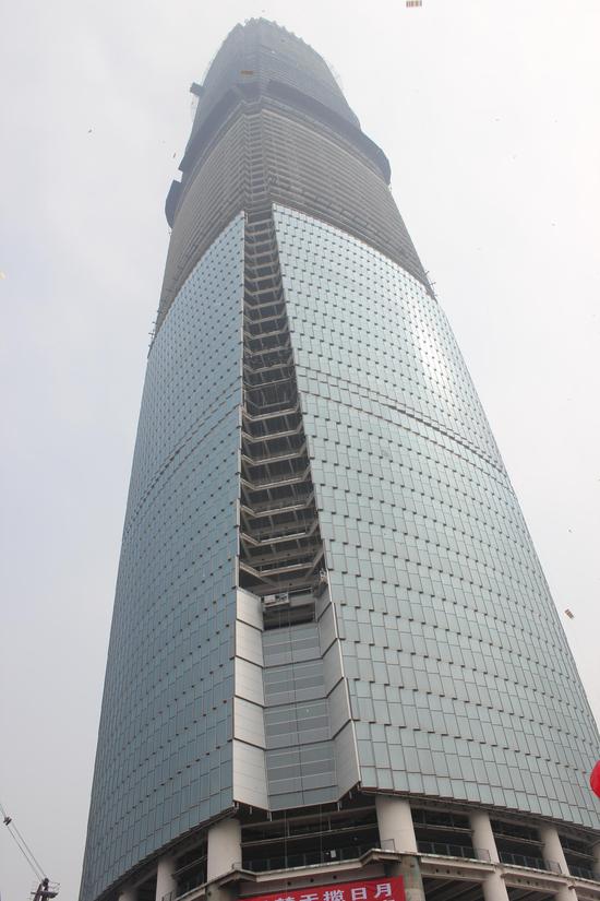 亚洲规模最大中国最高双子塔武汉中心大厦盛大封顶