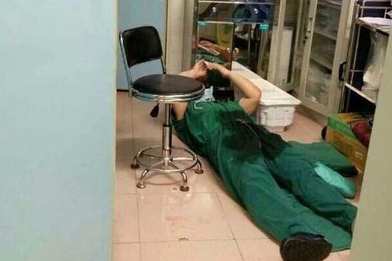 据京华时报报道,河南省洛阳市中心医院心外科医生陈兴澎,一例手术持续