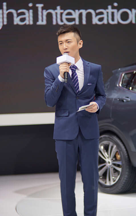 关熙潮现身上海车展受邀助阵媒体发布会