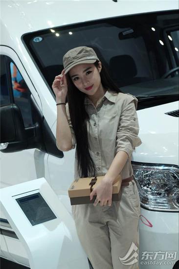 不懂参数不晓配置 上海车展美女销售多是"花瓶"