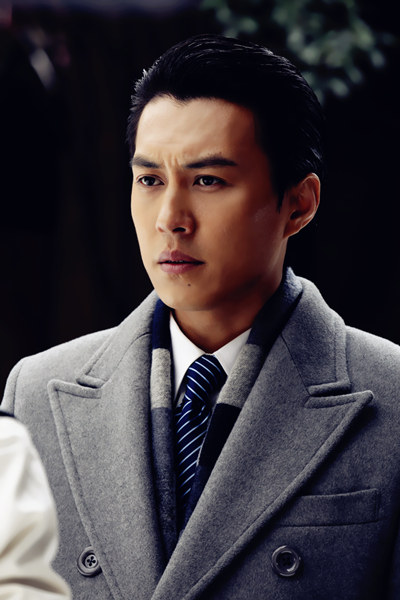 靳东《伪装者》剧照