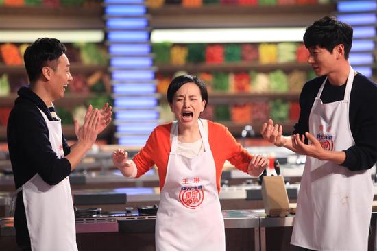 《星厨》争夺辣椒王 王琳两度要求退赛|王琳|辣椒王|星厨驾到_新浪