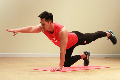 亓航拍摄广告动作标准