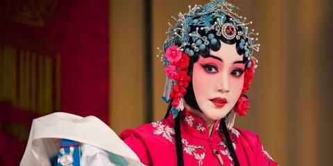 官媒:点翠工艺不会使翠鸟灭种