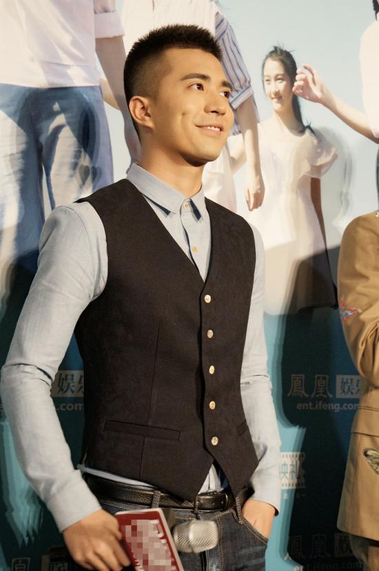 黑人段博文腼腆跪求左耳票房