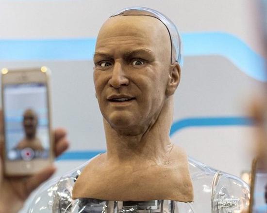 有表情有眼神的机器人