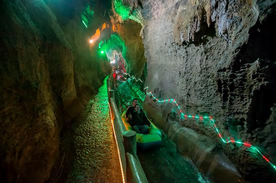 溶洞漂流