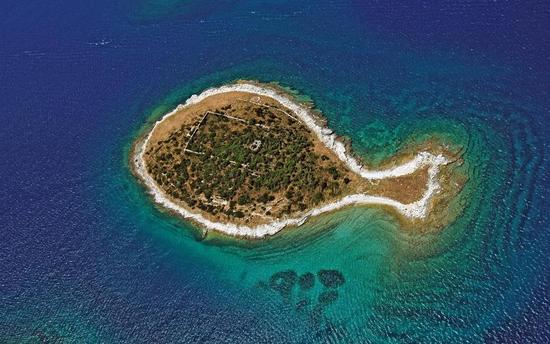 探秘世界12座造型最酷的小岛