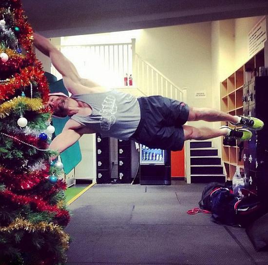 高难度人体旗帜成运动新潮