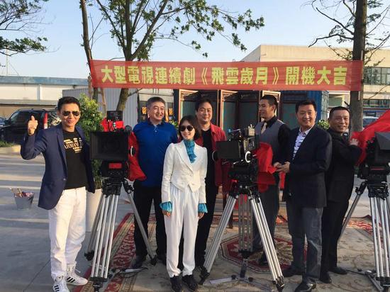 《魔都风云》主创周冬雨、章小军等参加开机仪式