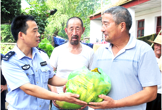 正阳警营新星"十大亲民爱民标兵民警"杨呈华先进事迹