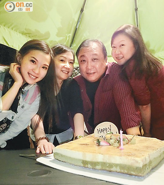 王晶饭局预祝60岁生日要捐钱给寺庙