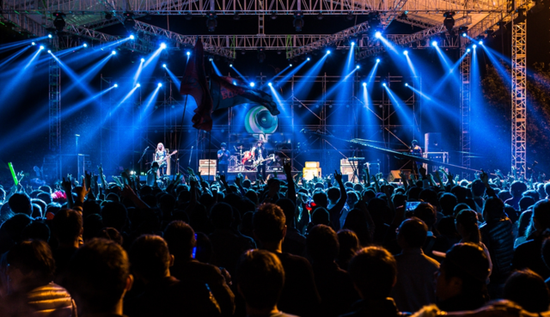 知名乐队大咖现场演出