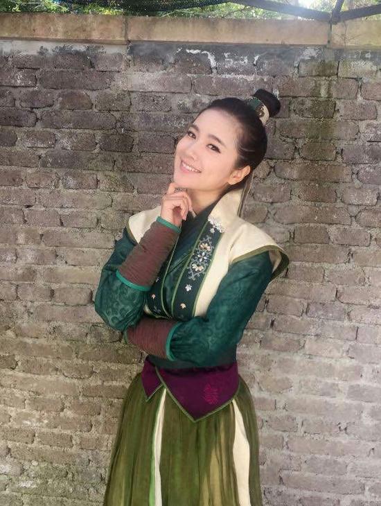 李明珠饰演赵拾妹